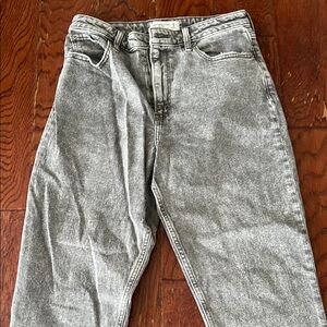 Abercrombie Curve Love The Mom High Rise Jeans. Size 29 (8R) Gray wash